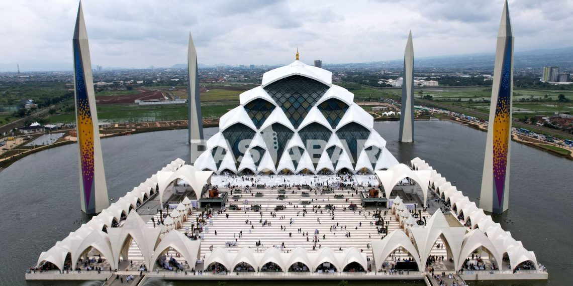 Masjid Raya Al Jabbar Bisa Jadi Destinasi Wisata Saat Libur Tahun Baru