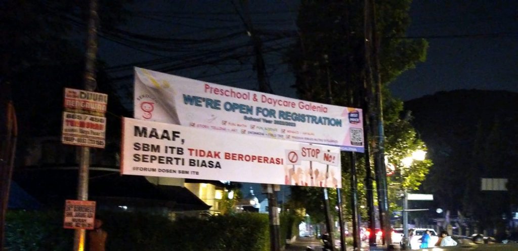 Spanduk SBM ITB Tak Terima Mahasiswa Baru Tersebar Di Jantung Kota ...