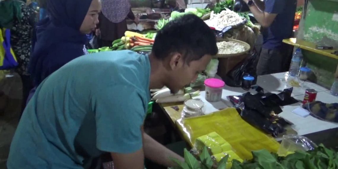 Pedagang Tahu Di Pasar Libur Usai Pengrajin Tahu Mogok Produksi