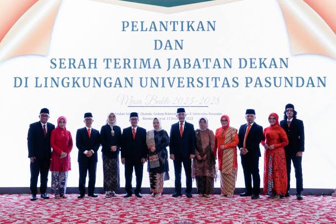 – Dr. Hj. Dini Riani, S.E., M.M telah dilantik menjadi Dekan Fakultas Keguruan dan Ilmu Pendidikan (FKIP) masa bakti 2023-2028