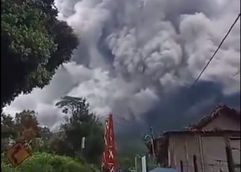Merapi Muntahkan Awan Panas, Sejumlah Wilayah di Jawa Tengah Hujan Abu