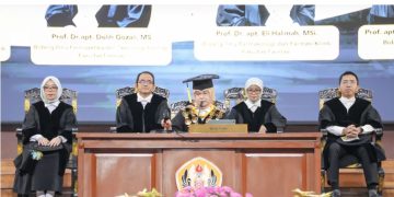 Rektor Unpad Kukuhkan 14 Guru Besar Baru di Kampusnya
