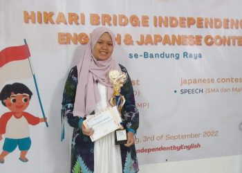 Salwa Mutiara Dineka Melukis Hidup dengan Kreativitas