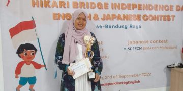 Salwa Mutiara Dineka Melukis Hidup dengan Kreativitas