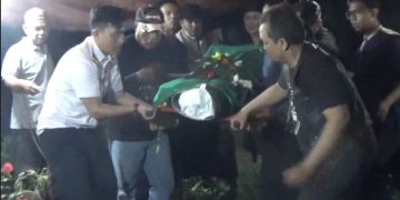 Jenazah Julian Dwi Setiyono, Masinis Commuter Bandung Raya Disambut Isak Tangis