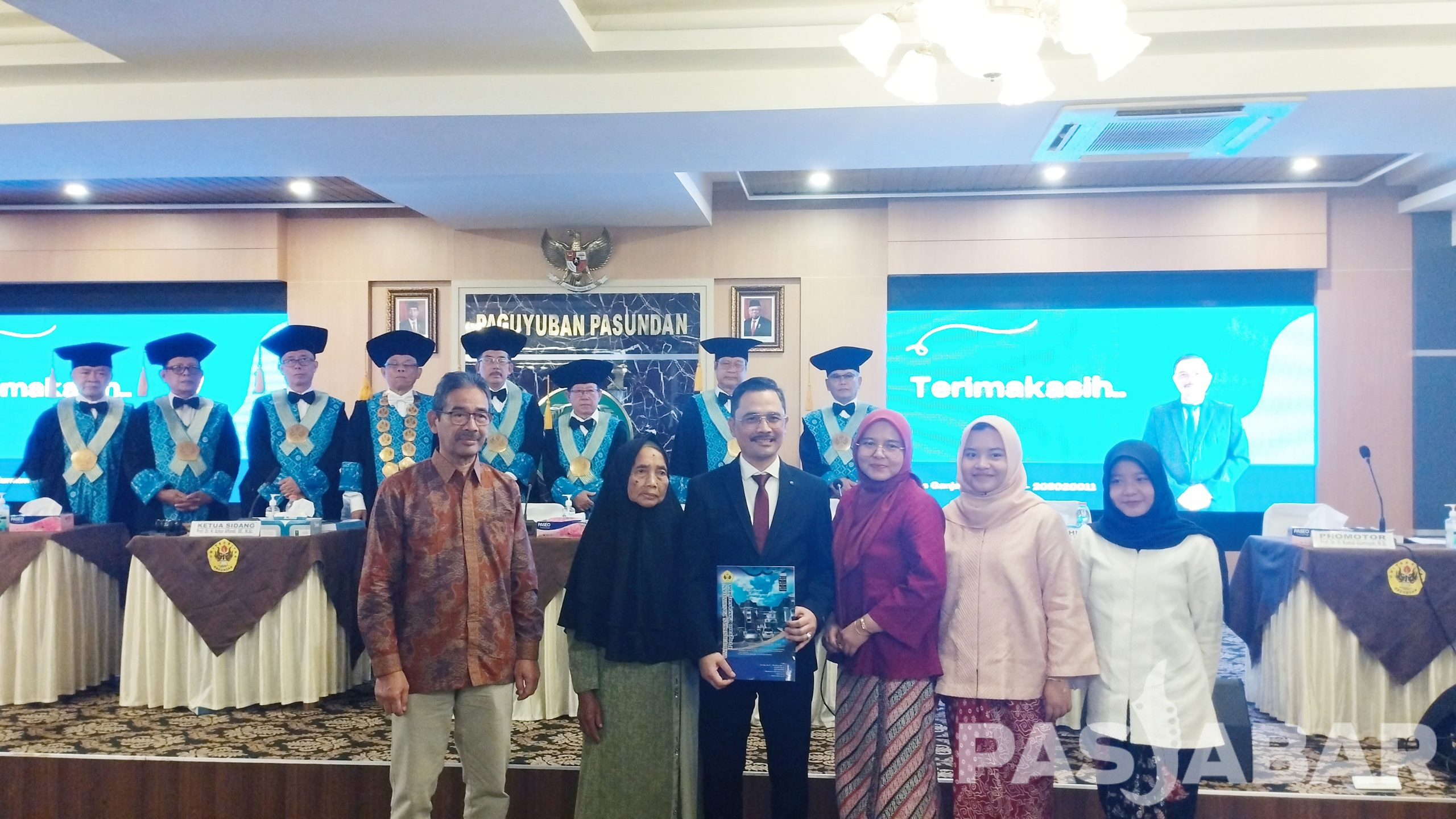 Sidang Doktor Ilmu Sosial Eka Ganjar Kurniawan Bahas Model Penerapan Prinsip Good Governance di DPMPTSP Kabupaten Sumedang