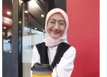 Dibalik Ilmu dan Prestasi: Regita Cahya Karima, Mahasiswa S3 yang Berdedikasi