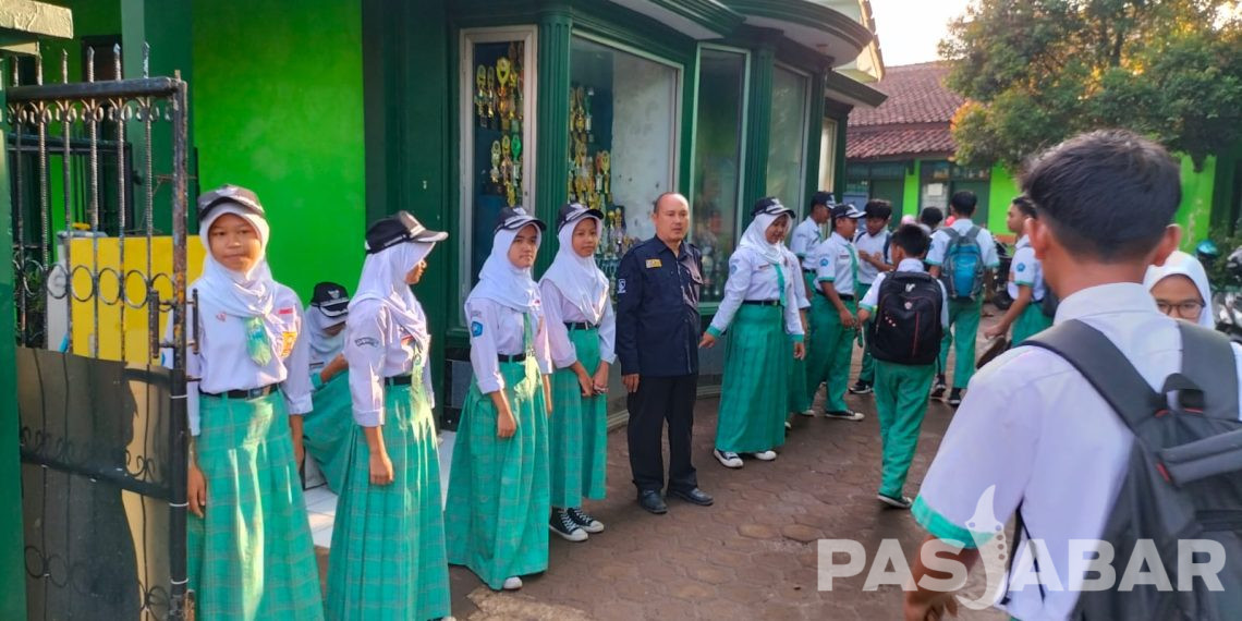 SMPN 1 Dayeuhkolot Lakukan Cara Unik Disiplinkan Siswanya