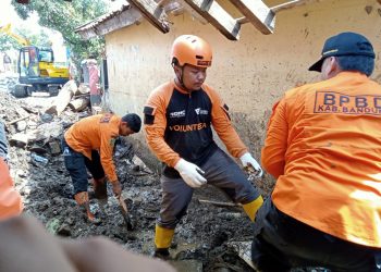 Pasca Banjir di Citeureup, Tim Gabungan Bersihkan Endapan Lumpur dan Sampah