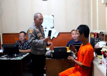 Saat Sambangi Warga, Bhabinkamtibmas Polsek Bojongla Kaler Tangkap Pelaku Jambret