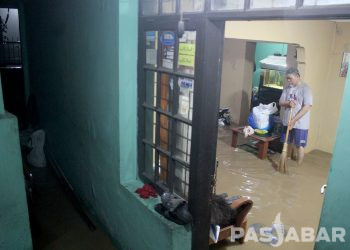 FOTO : BANJIR AKIBAT MELUAPNYA SUNGAI CIKAPUNDUNG