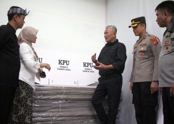 FOTO : DISTRIBUSI BILIK SUARA PEMILU KE KECAMATAN