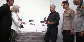 FOTO : DISTRIBUSI BILIK SUARA PEMILU KE KECAMATAN