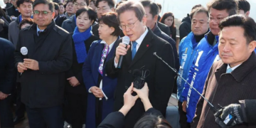 Tokoh Oposisi Ditikam, Menambah Deretan Serangan Terhadap Politisi Korsel