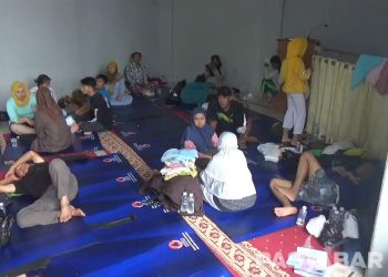 Ratusan Warga Kampung Lamajang Peuntas Mengungsi Pasca Jebolnya Tanggul Sungai Cigede