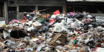 FOTO: Tumpukan Sampah di Pasar