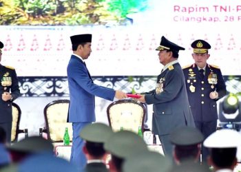 Jokowi Sebut Penganugerahan Pangkat Istimewa Prabowo Sesuai UU
