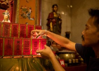 Persiapan Hari Raya Imlek 2575 di Vihara Dharma Ramsi Kota Bandung