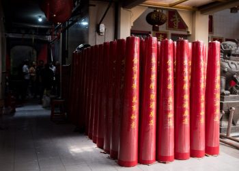 Lilin-Lilin Vihara Siratkan Pesan Sederhana Bagi Kehidupan Manusia