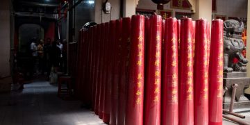 Lilin-Lilin Vihara Siratkan Pesan Sederhana Bagi Kehidupan Manusia