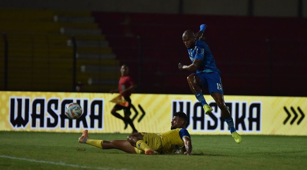 Diwarnai Kartu Merah, Persib Gagal Kalahkan Barito