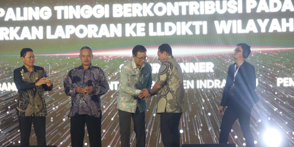 Kabupaten Bandung Raih Penghargaan Golden Winner LLDIKTI Berkat Program BESTI