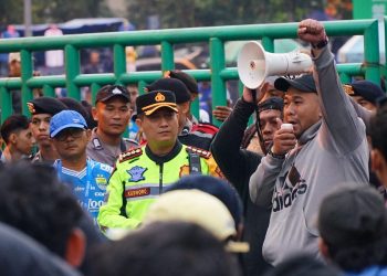 Ratusan Suporter PSIS Semarang Nekat Nonton Pertandingan di Stadion Si Jalak Harupat, Tiket Beli dari Panpel