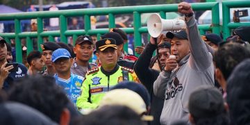 Ratusan Suporter PSIS Semarang Nekat Nonton Pertandingan di Stadion Si Jalak Harupat, Tiket Beli dari Panpel