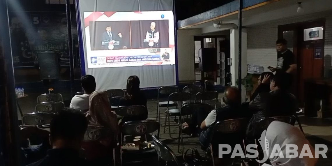 Nobar Debat Capres Digelar di Kota Bandung oleh Pendukung Masing-masing