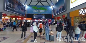Ribuan Penumpang Padati Stasiun Bandung pada Libur Panjang Isra Mi’raj dan Imlek