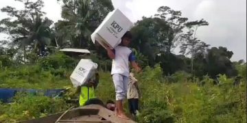 Sulit Dijangkau, Pendistribusian Logistik Pemilu Dilakukan Menggunakan Perahu