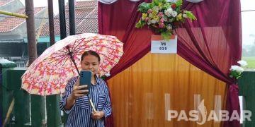 Meski Hujan, TPS Pernikahan di Bandung Dipadati Warga