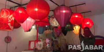Pengrajin Lampion Imlek di Bandung Kebanjiran Pesanan