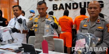 Polrestabes Bandung berhasil menangkap empat pelaku pencurian dengan kekerasan serta penyekapan terhadap dua orang ART dan seorang anak berumur 14 tahun.