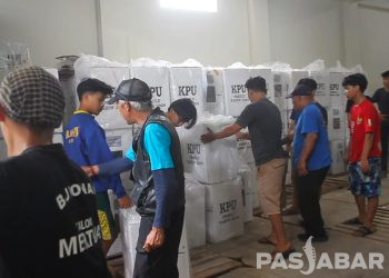 Polisi Kawal Ketat Pengiriman Surat Suara dari PPS ke KPU Kota Bandung