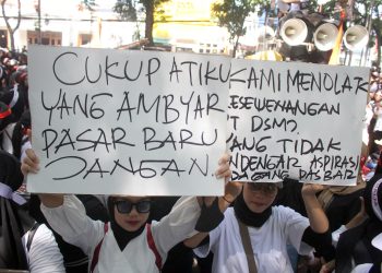 FOTO : UNJUK RASA PEDAGANG PASAR BARU