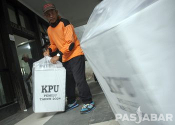 FOTO : DISTRIBUSI SURAT SUARA HASIL PEMILU 2024