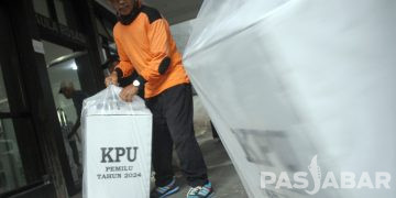 FOTO : DISTRIBUSI SURAT SUARA HASIL PEMILU 2024