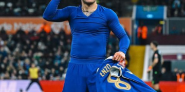 Tendangan Bebas “Cantik” Enzo Fernandez saat Laga Chelsea Vs Aston Villa