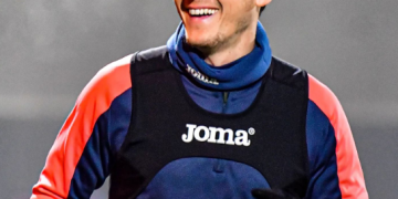 Kritik Kartu Biru, Ozil Ejek Atletico Bisa Main 6 Orang