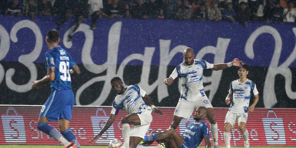 FOTO pertandingan Persib Bandung melawan PSIS Semarang pada lanjutan Liga 1 Indoneisa