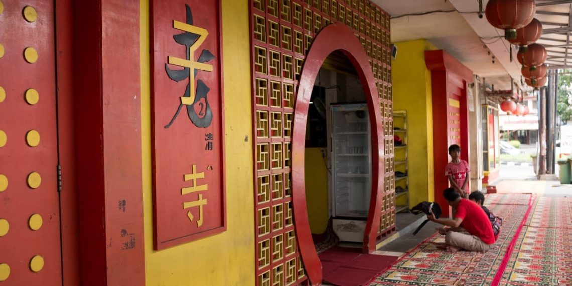 Masjid Lautze 2 Bergaya Aksitektur Khas Tionghoa