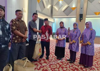 IIKU Bagikan 120 Paket Sembako untuk Karyawan Unpas