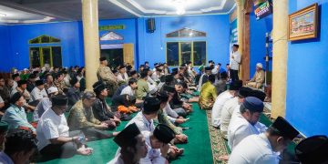 Bupati Bandung Safari Ramadan dan Tarling, Sampaikan Akan Perbaiki Jalan Rusak di Desa Jatisari