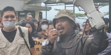 Pedagang Pasar Baru Minta Pengelola Buka Segel dan Gembok Toko