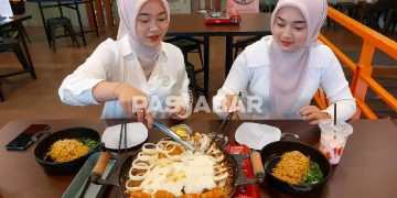 Menu Berbuka Unik! Menyantap Grill dan Mie Instan
