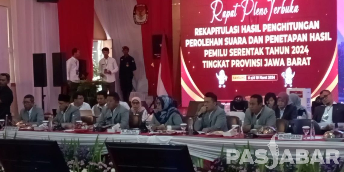 Hari Pertama Rekapitulasi, KPU Jabar Plenokan 8 daerah di Jabar