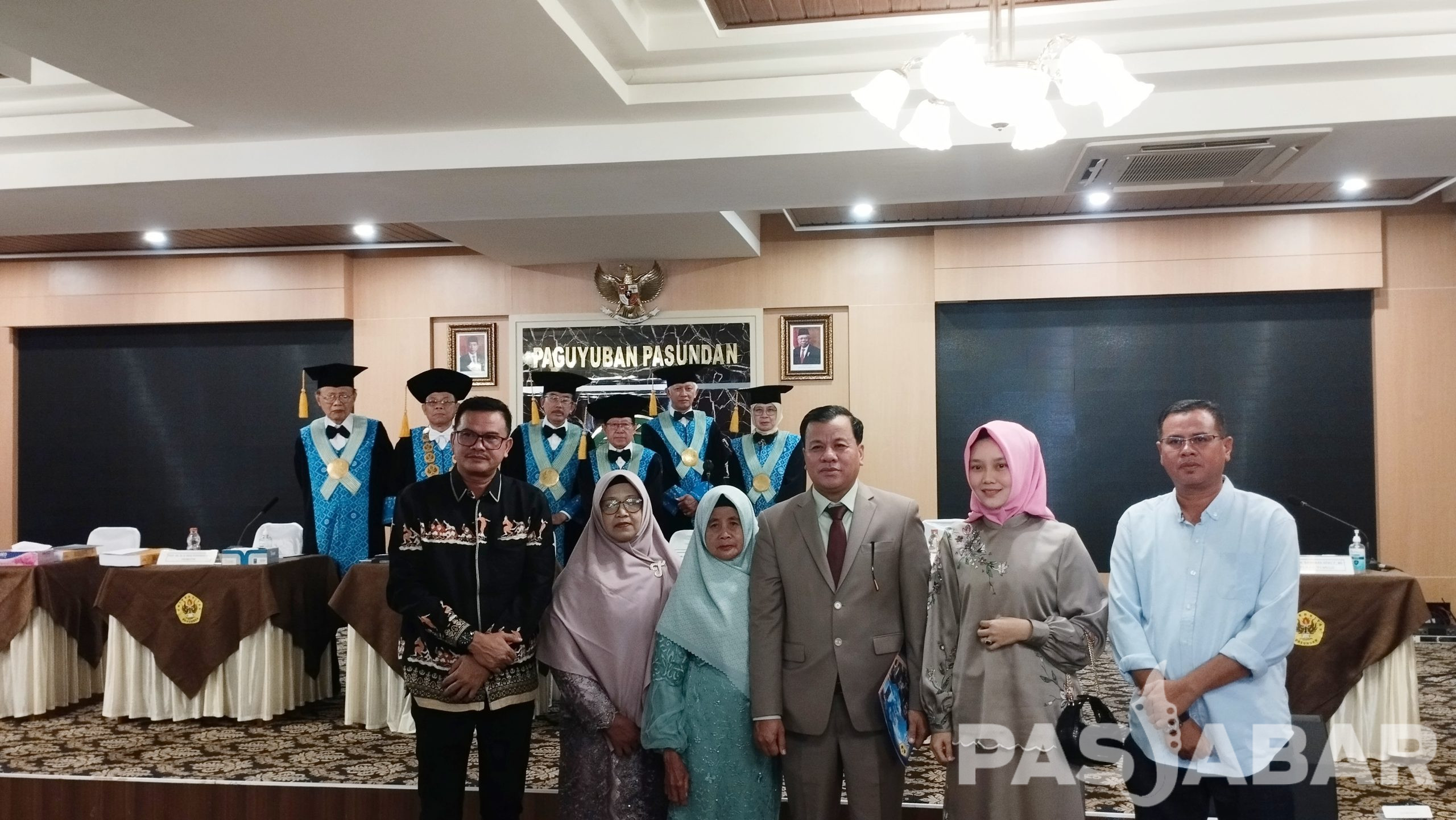 Promosi Doktor Ilmu Manajemen Suhardiman Analisis Pengaruh Kepemimpinan, Lingkungan Bisnis dan Kompetensi Manajerial Terhadap Komitmen Afektif