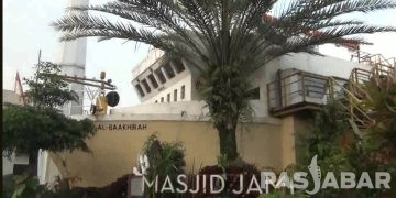 Masjid Jami Al-Baakhirah Unik! Berbentuk Kapal Laut yang Bersandar di Dermaga