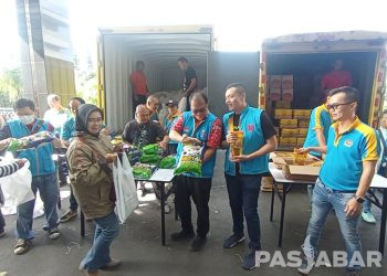 Sembako Murah di Jalan Sudirman Diserbu Warga